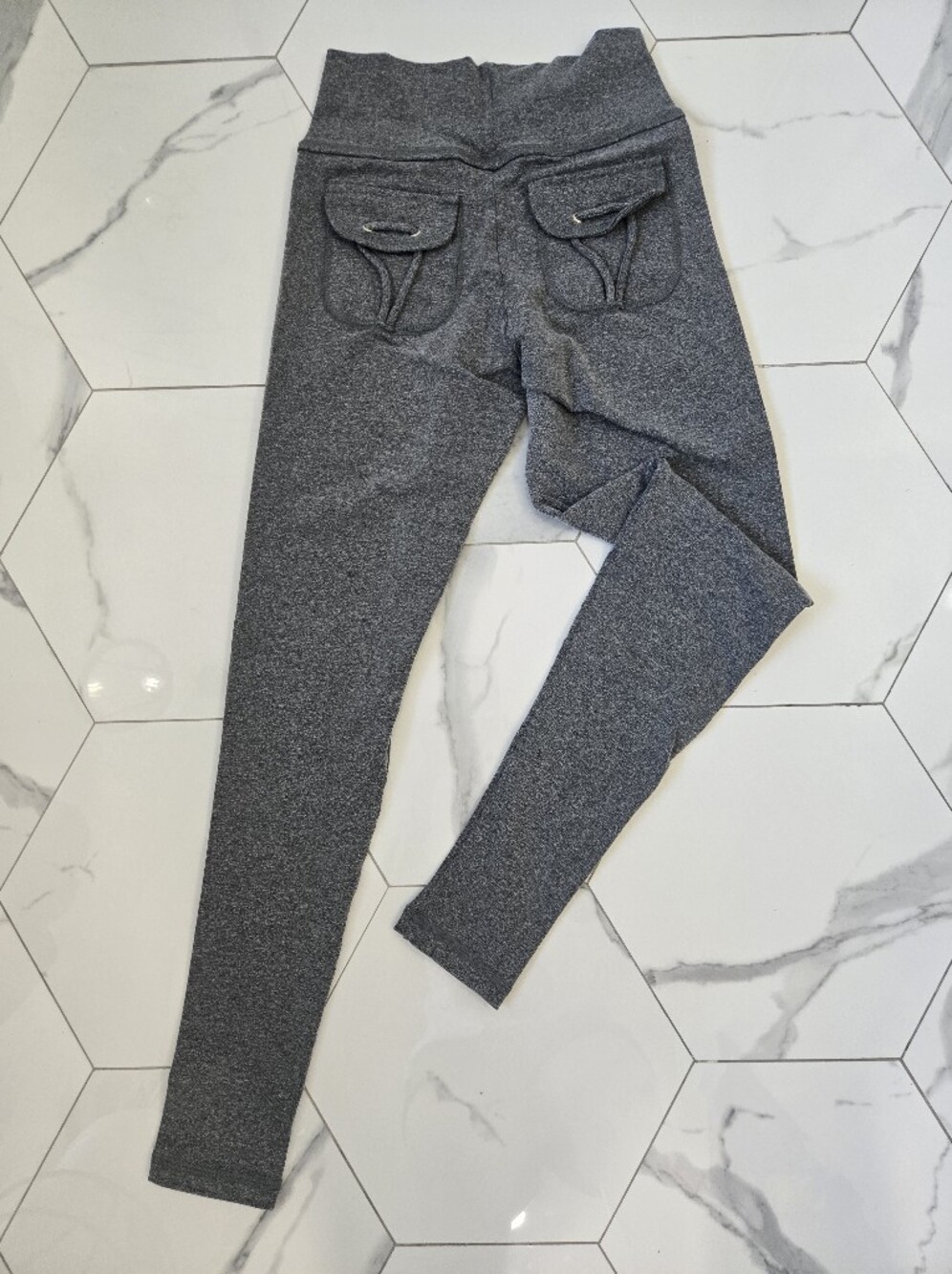 Gray High-Waist Leggings with Back Pockets